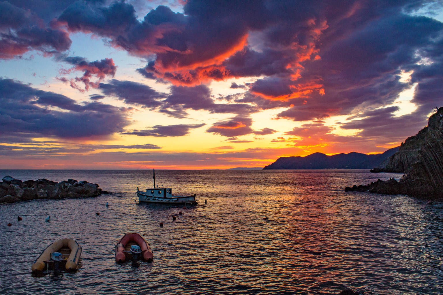 cinque terre in 3 days what to do riomaggiore instagrammable sunset