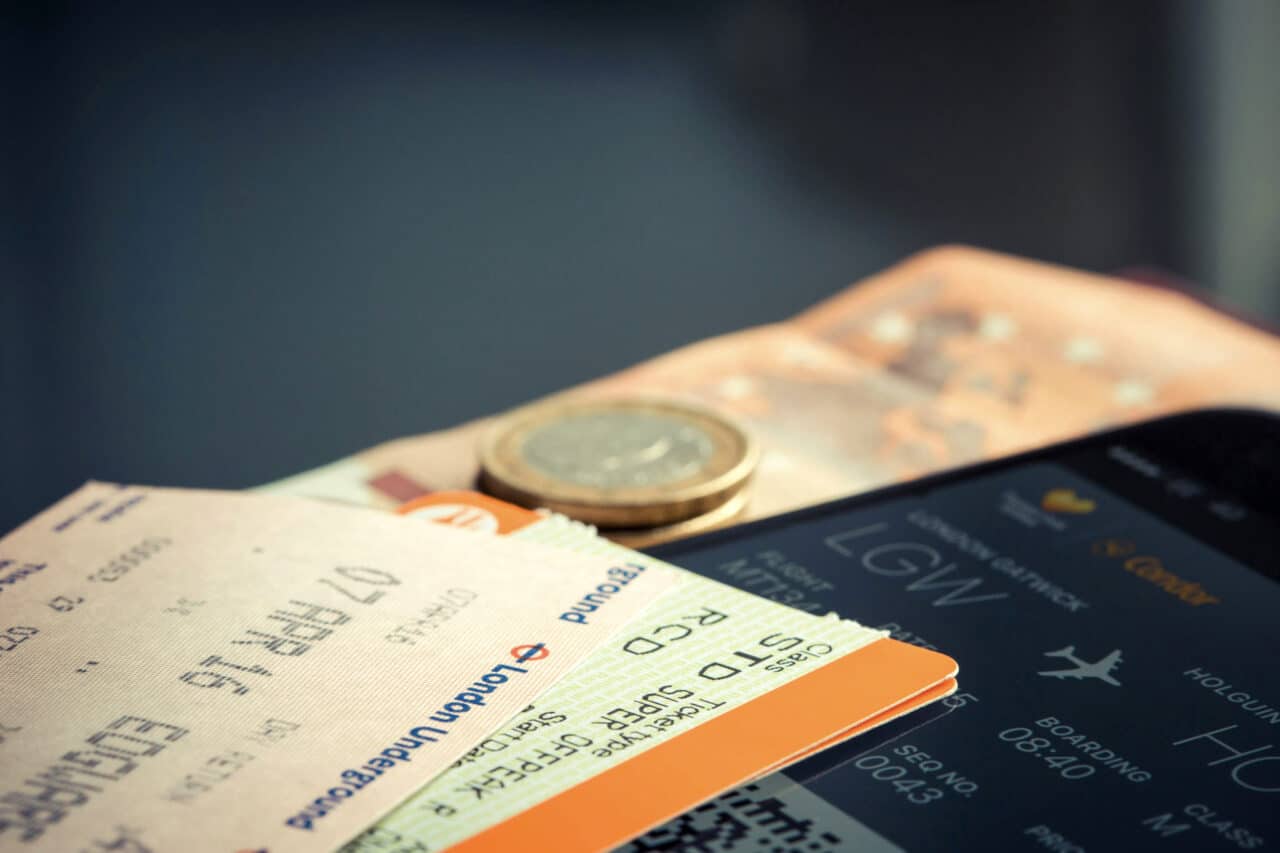 are-travel-agents-worth-it-here-s-when-they-save-you-money