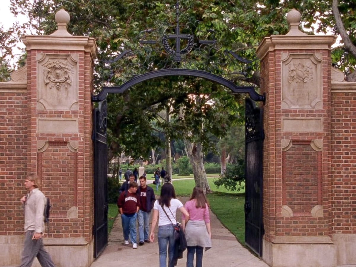 where was gilmore girls filmed location set ucla
