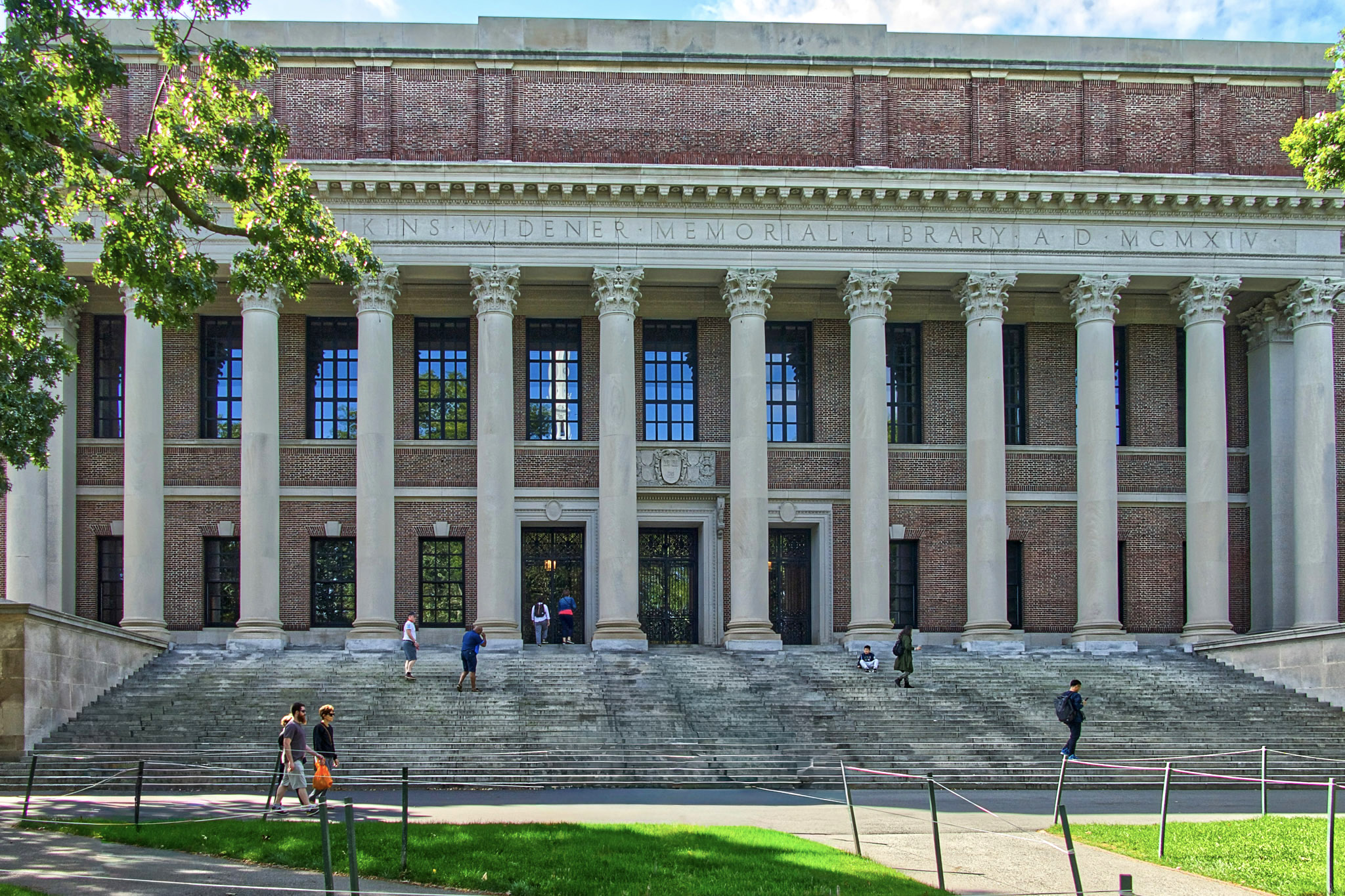 college towns usa cambridge massachussets university city campus