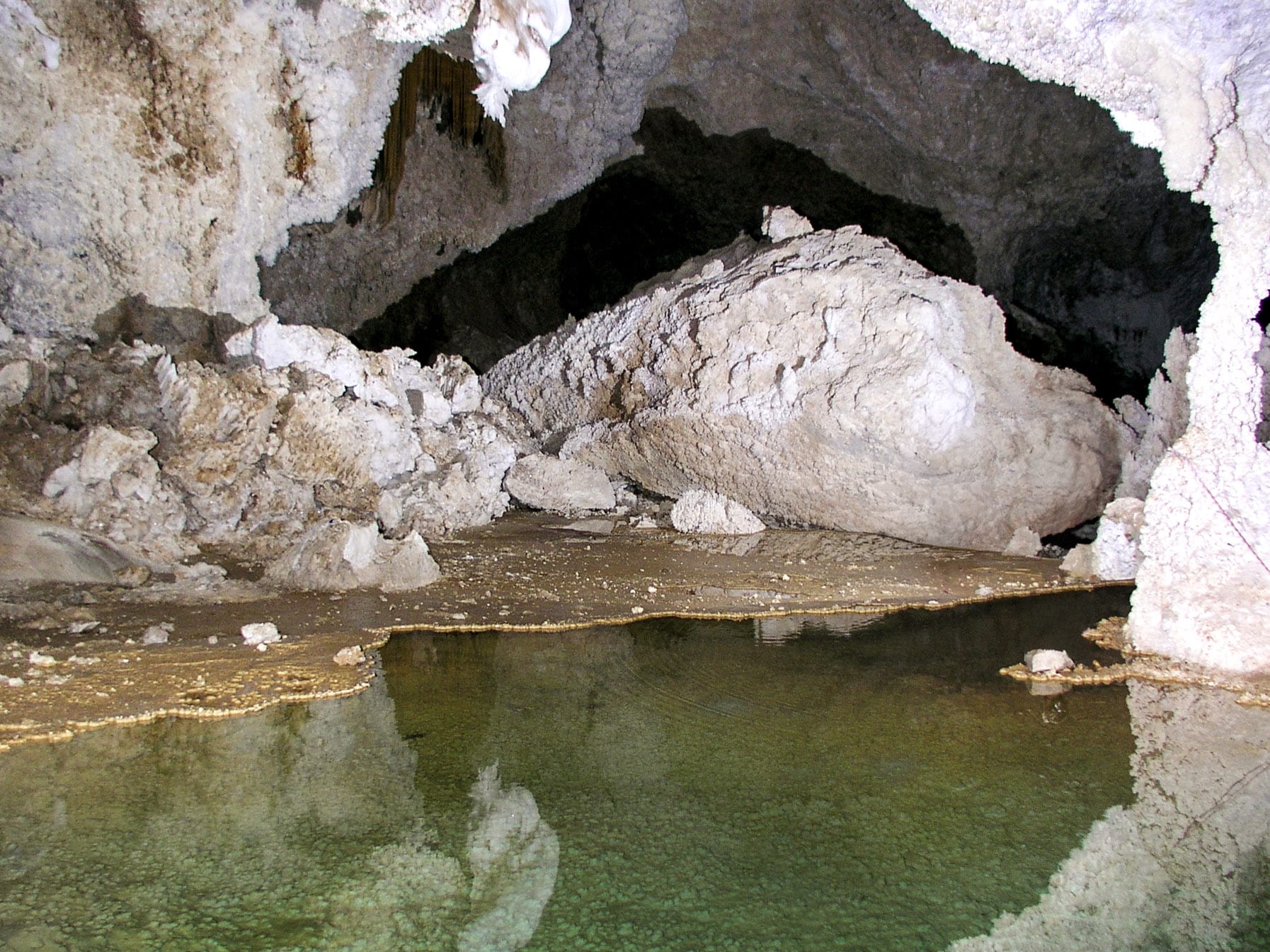 lechuguilla cave