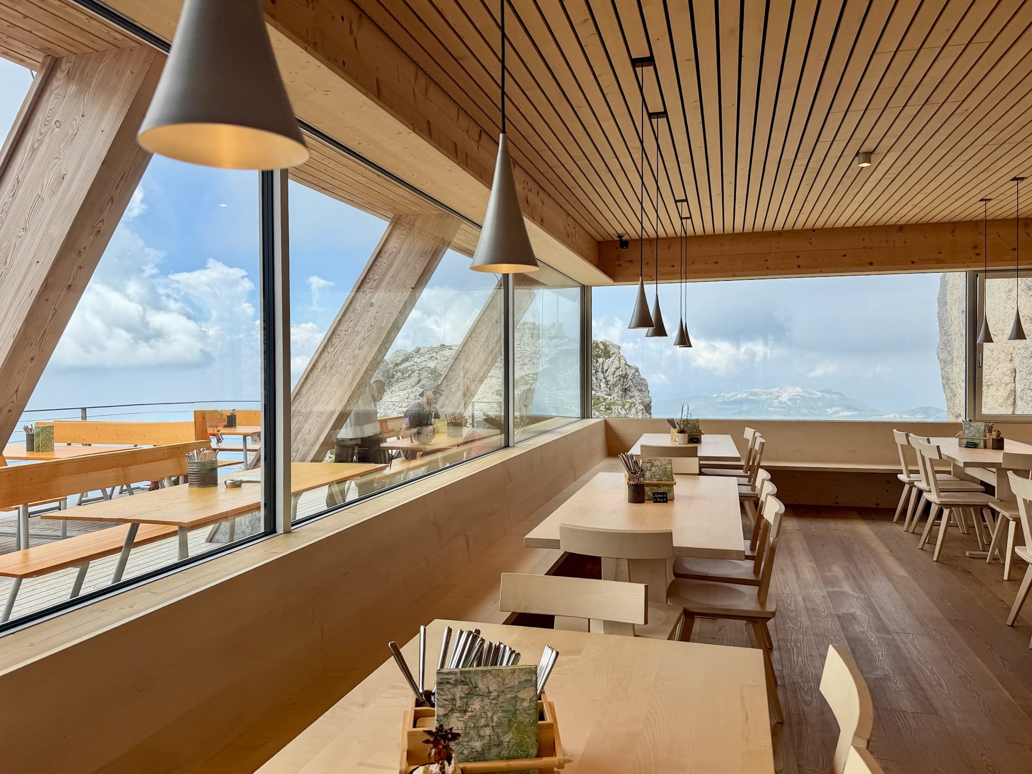 Santner hut Dolomites1 Santner hut Dolomites dining room