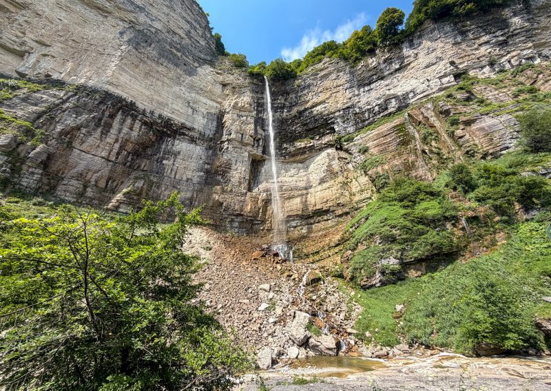 Okatse Waterfall (Kinchkha)