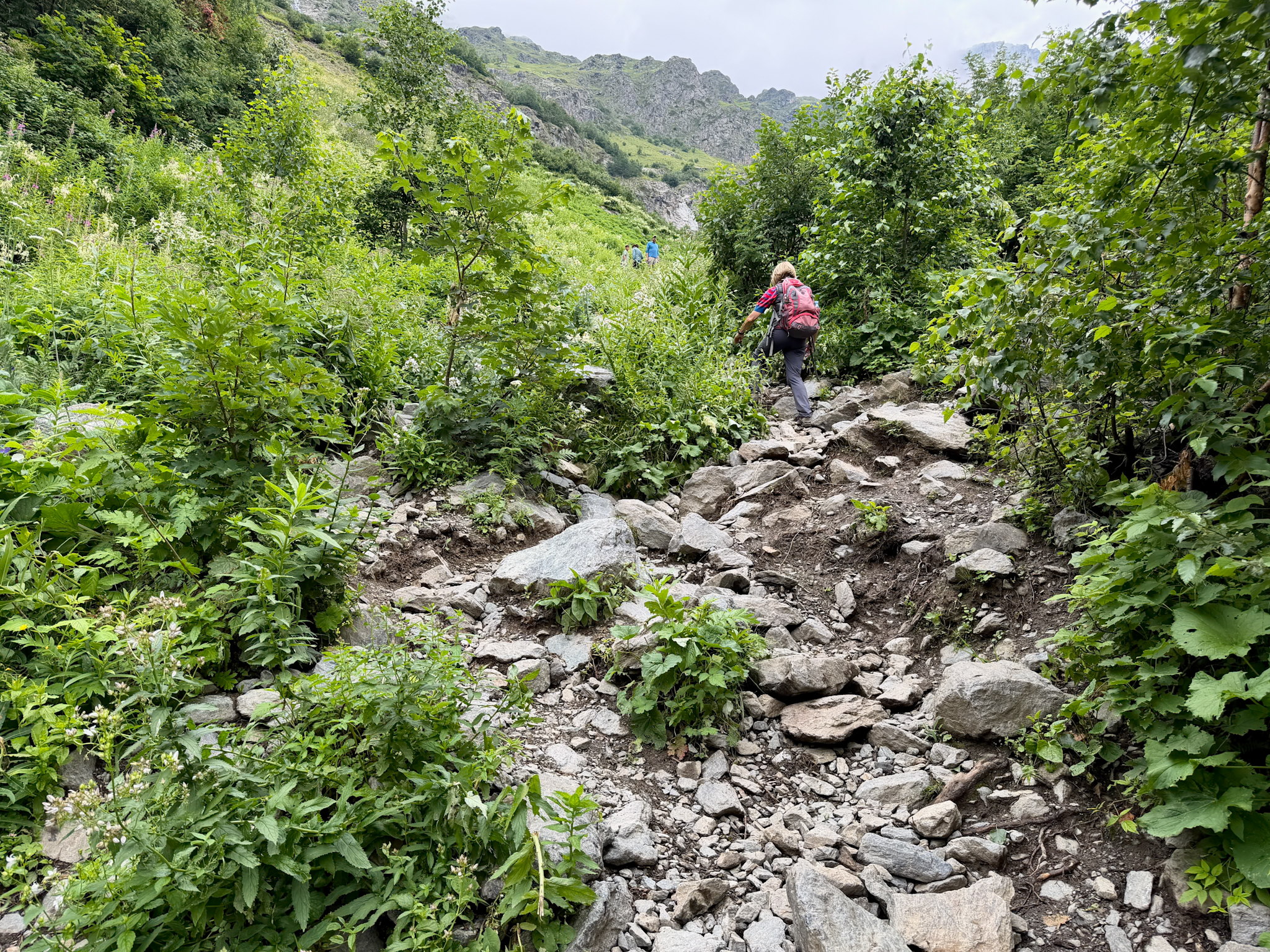 Final steep climb to Shdugra (Ushba) Waterfall